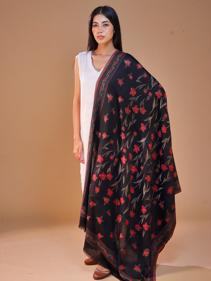 महिलाओं के लिए सफ़ेद कानी ऊनी पुष्प शॉल