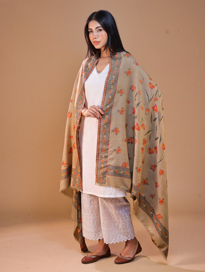 महिलाओं के लिए सफ़ेद कानी ऊनी पुष्प शॉल