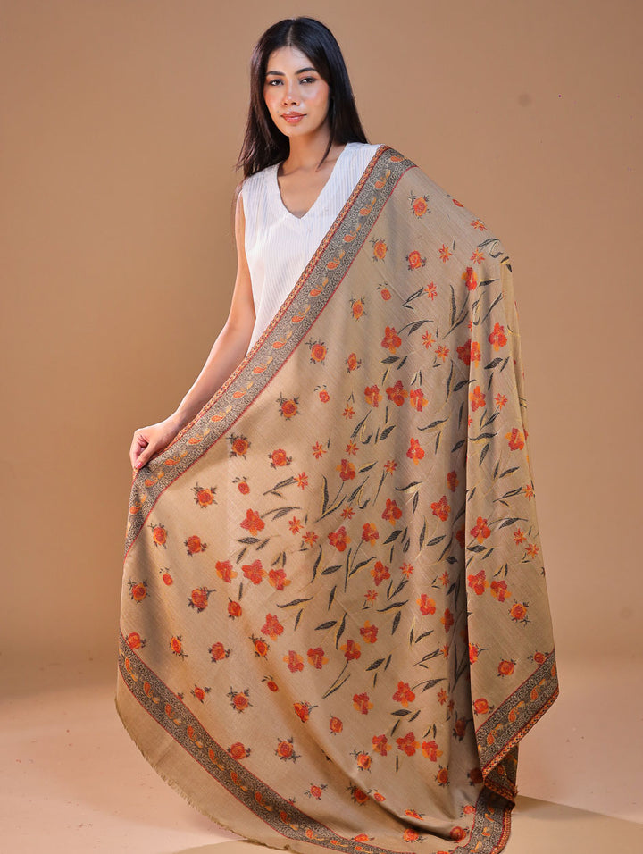 महिलाओं के लिए सफ़ेद कानी ऊनी पुष्प शॉल