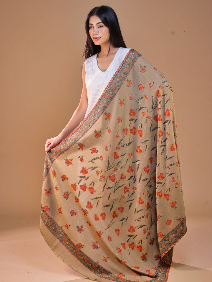 महिलाओं के लिए सफ़ेद कानी ऊनी पुष्प शॉल