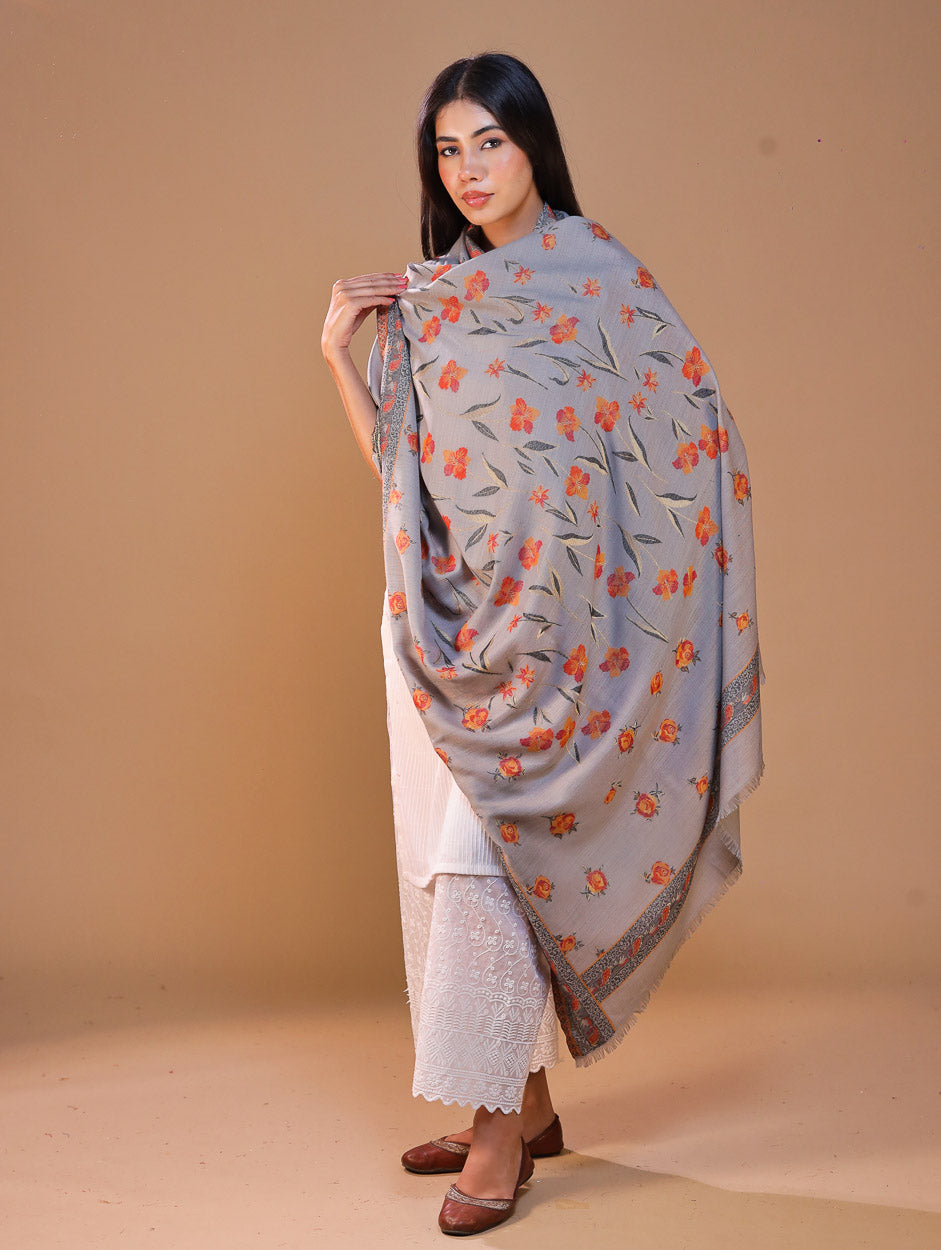 महिलाओं के लिए सफ़ेद कानी ऊनी पुष्प शॉल