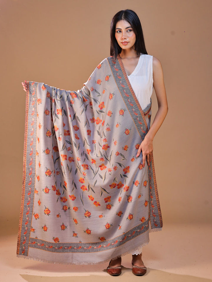 महिलाओं के लिए सफ़ेद कानी ऊनी पुष्प शॉल