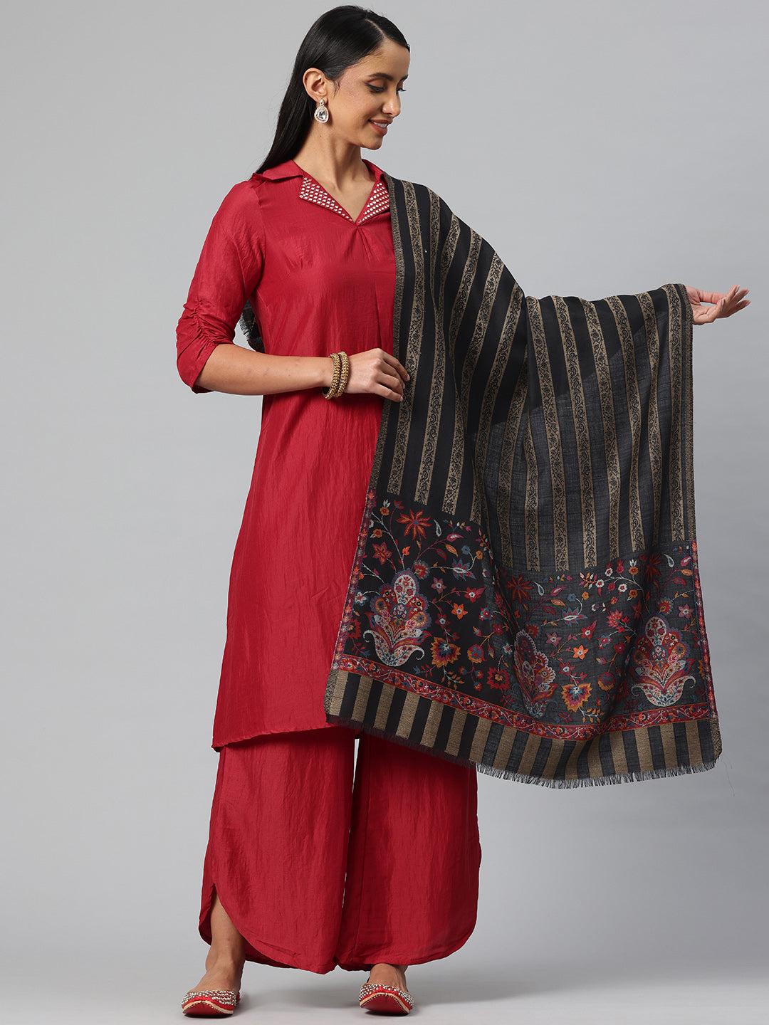 Women's Kani Wool Stole With Zari Border