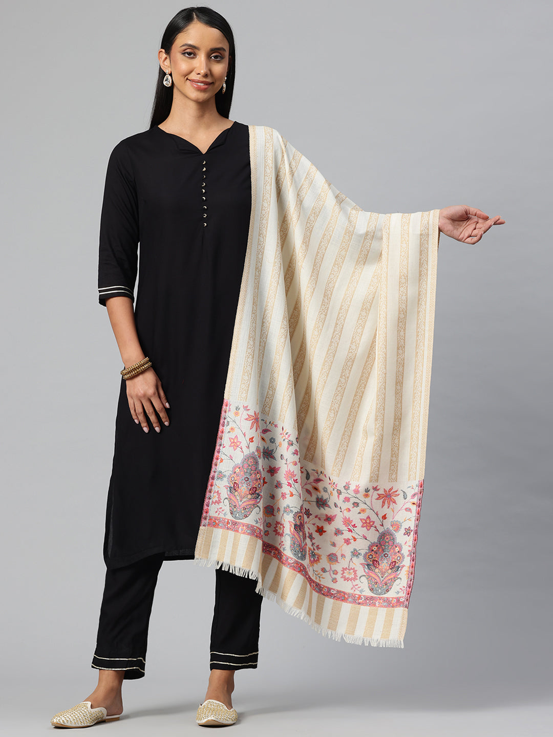 Women's Kani Wool Stole With Zari Border