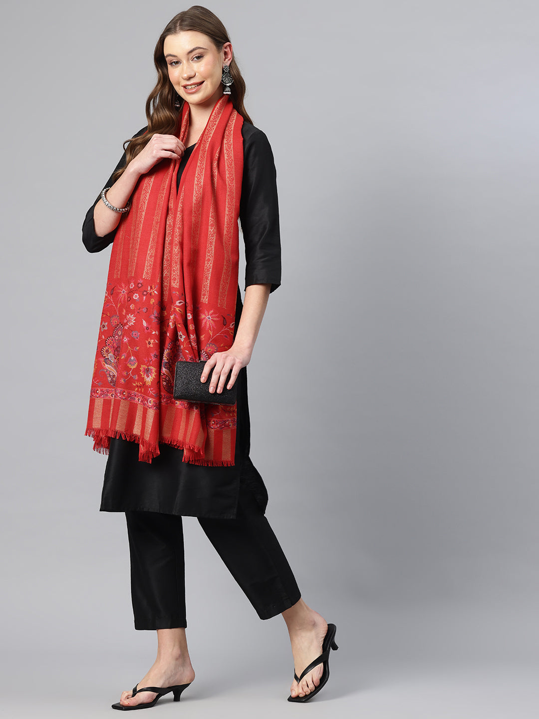 Women's Kani Wool Stole With Zari Border