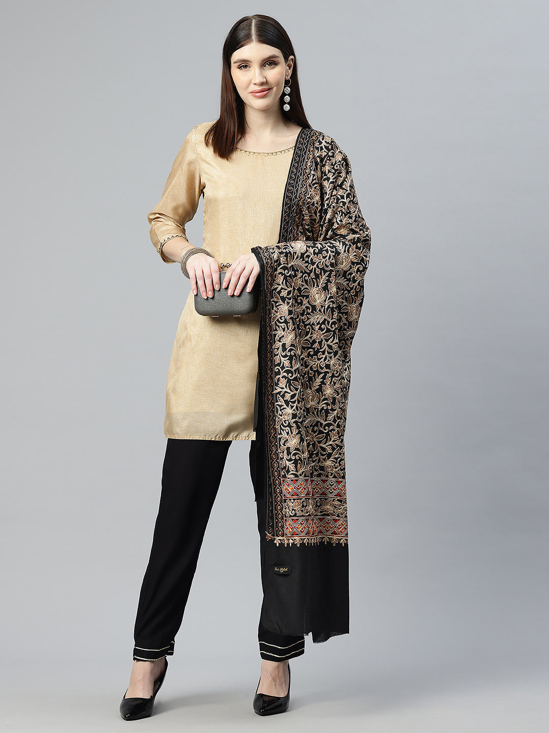 महिलाओं के लिए बोतल ग्रीन सिल्की आरी कढ़ाई ऊनी शॉल