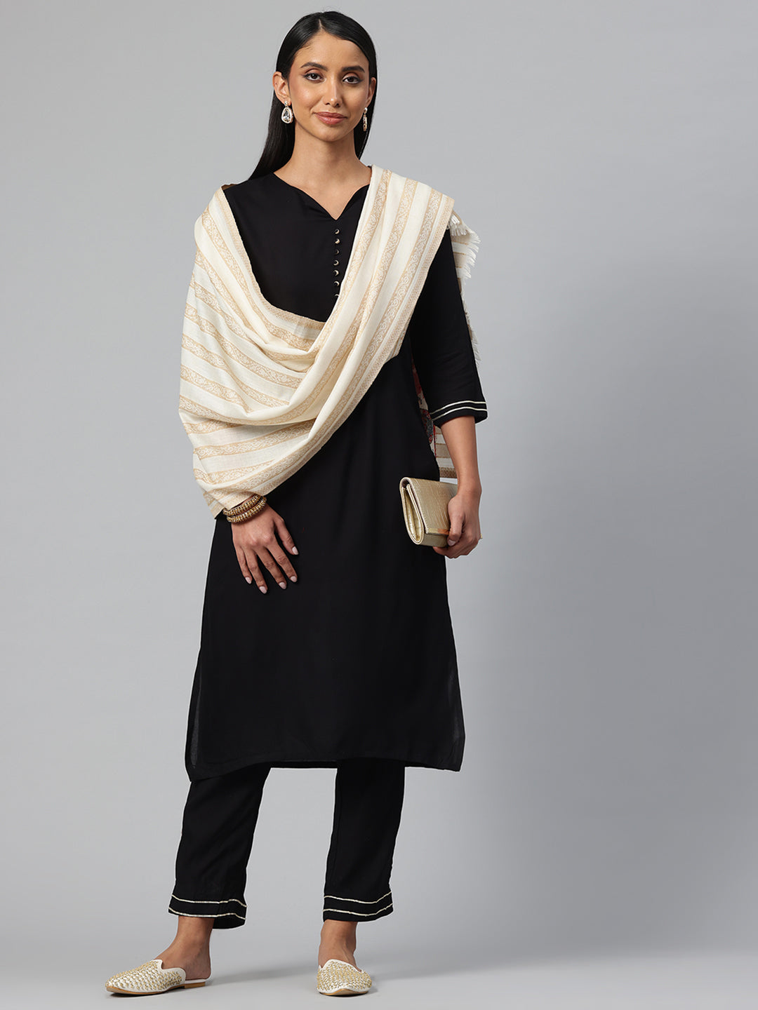 Women's Kani Wool Stole With Zari Border
