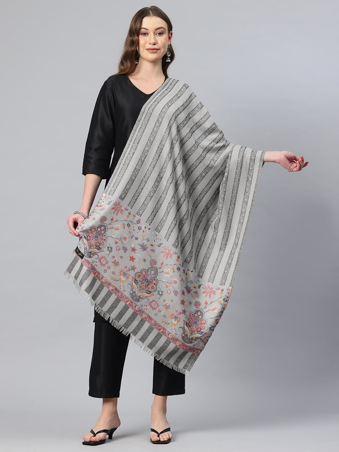 Women's Kani Wool Stole With Zari Border