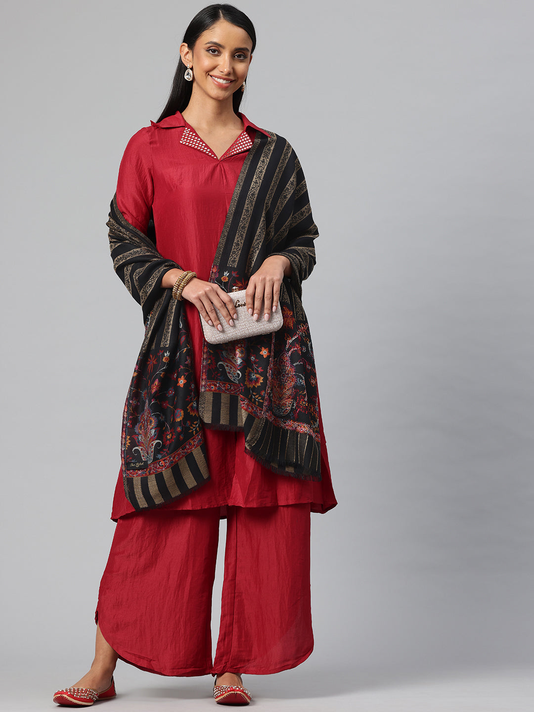 Women's Kani Wool Stole With Zari Border