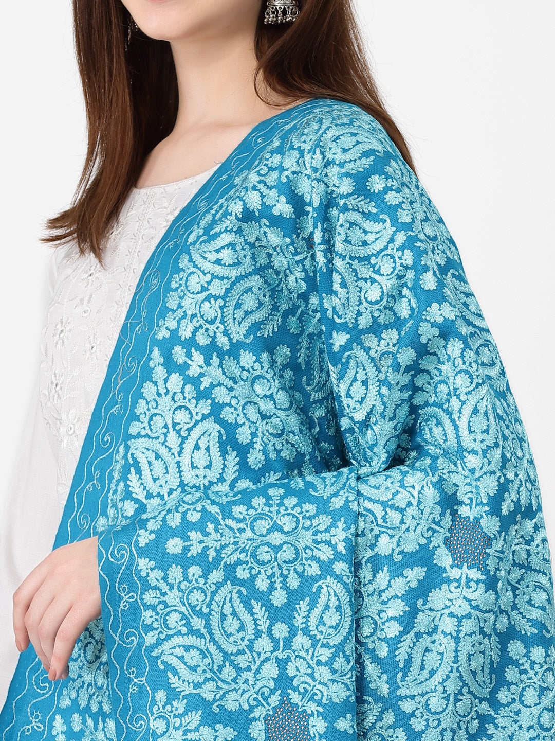 महिलाओं के लिए सिल्की आरी कढ़ाई और स्टोन वर्क ऊनी शॉल