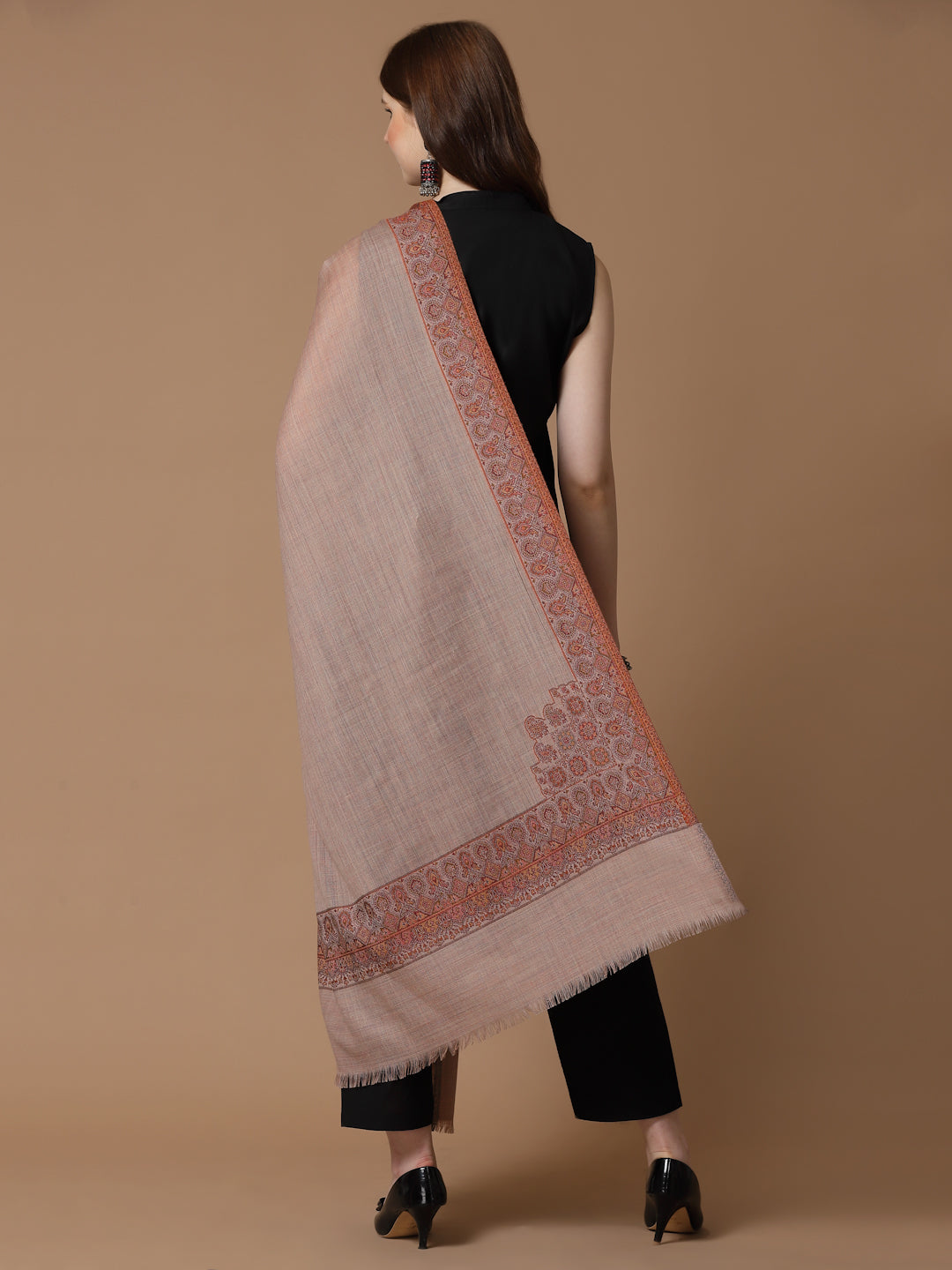 महिलाओं के लिए बेज मेलेंज कानी बॉर्डर ऊनी शॉल