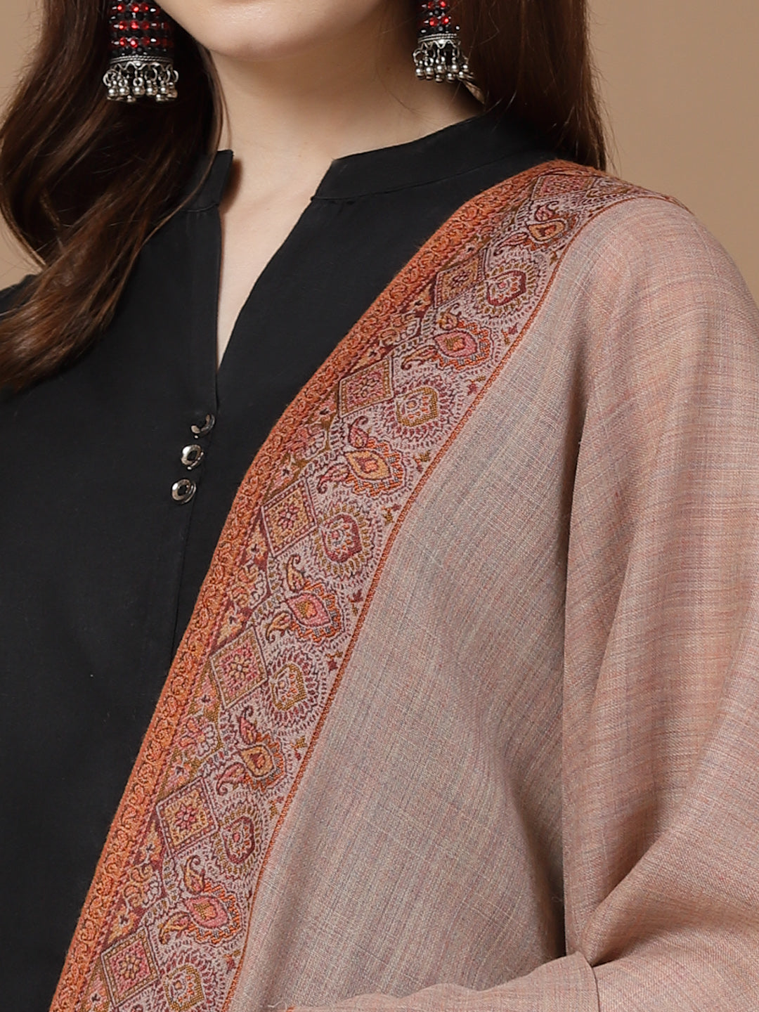 महिलाओं के लिए बेज मेलेंज कानी बॉर्डर ऊनी शॉल