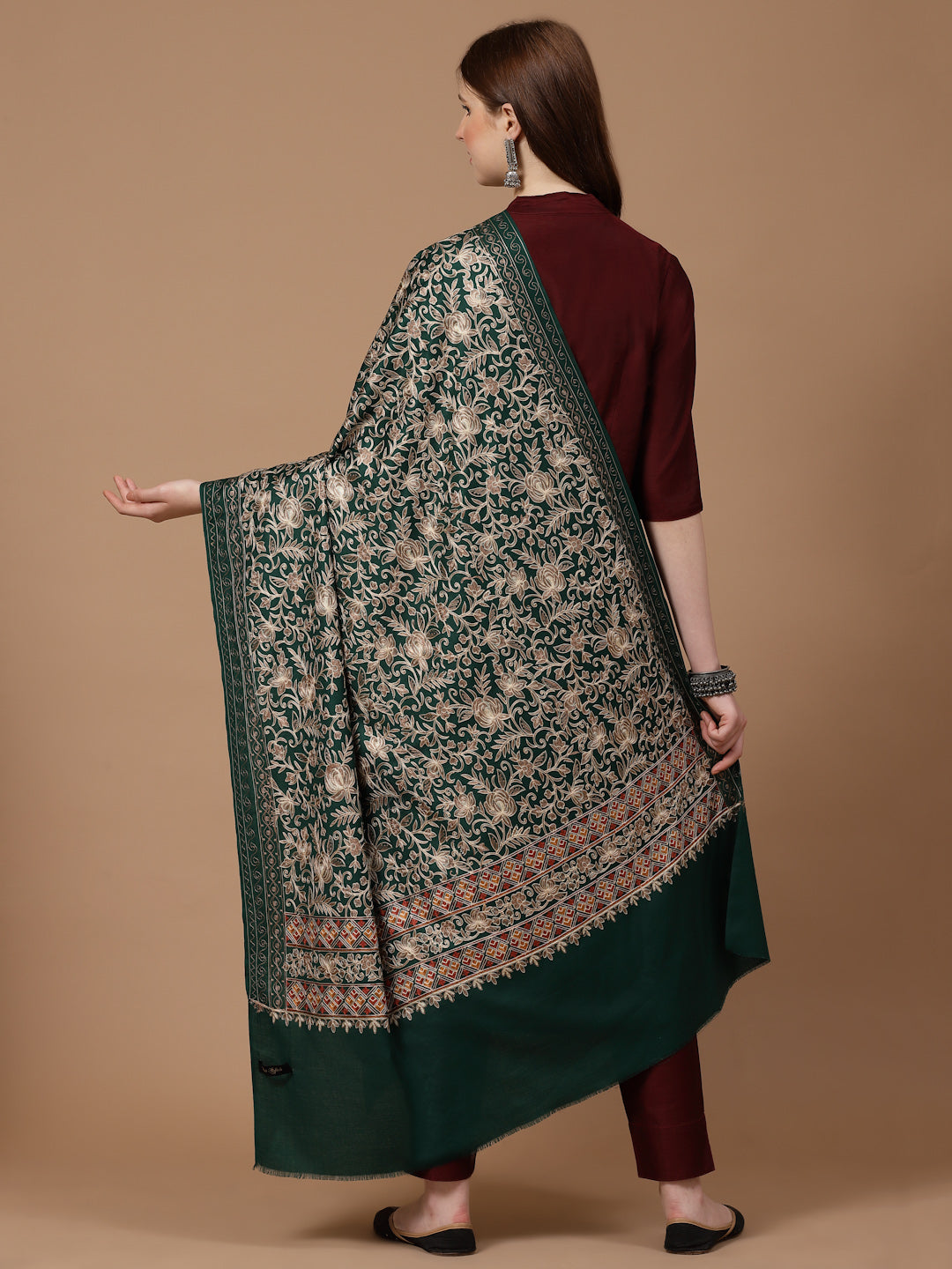 महिलाओं के लिए बोतल ग्रीन सिल्की आरी कढ़ाई ऊनी शॉल