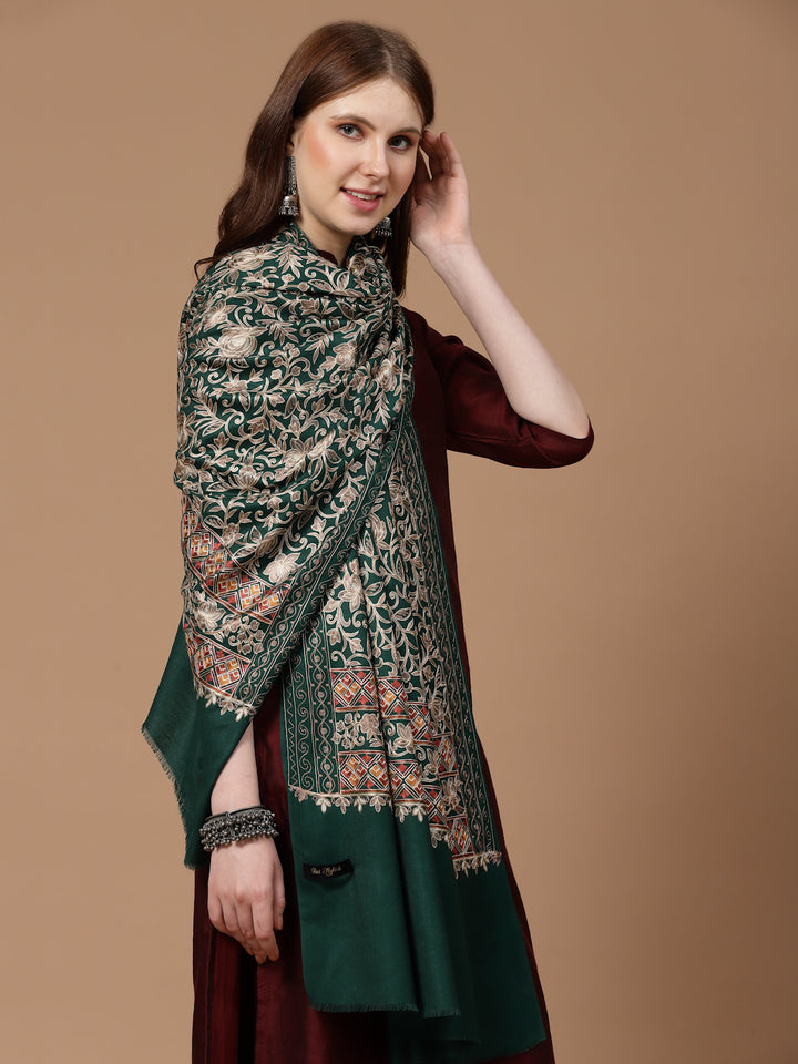 महिलाओं के लिए बोतल ग्रीन सिल्की आरी कढ़ाई ऊनी शॉल