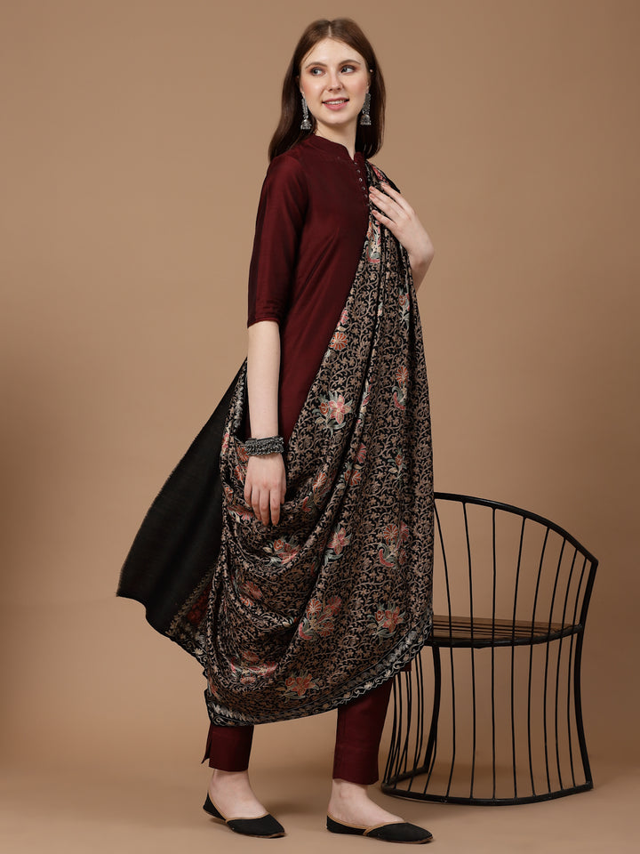 महिलाओं के लिए काला आरी कढ़ाई वाला ऊनी शॉल