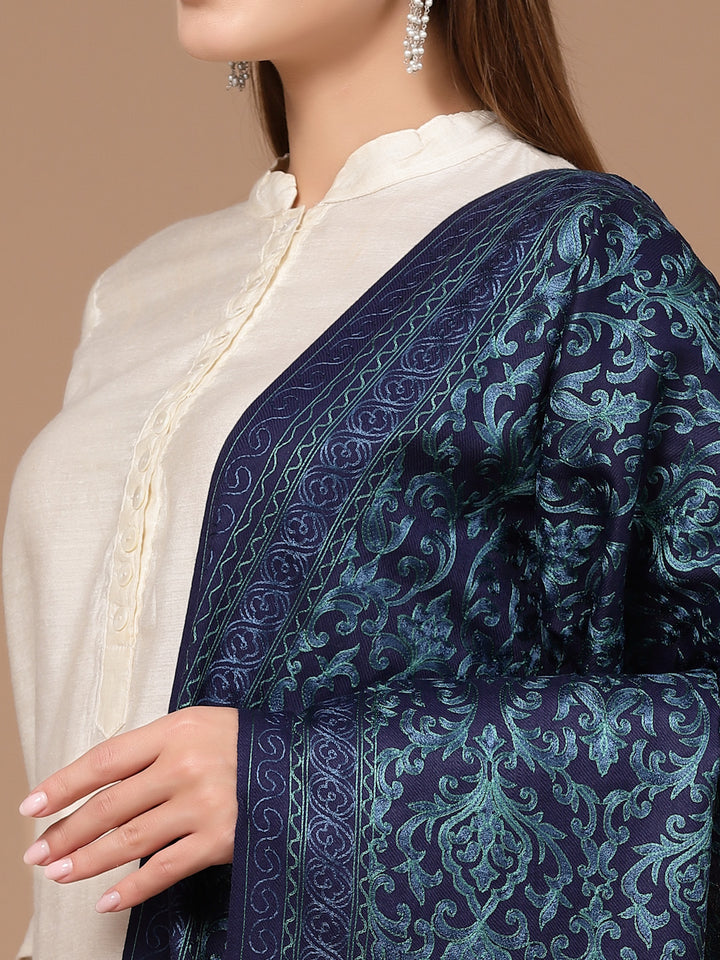 महिलाओं के लिए नेवी ब्लू सिल्की आरी कढ़ाई ऊनी शॉल