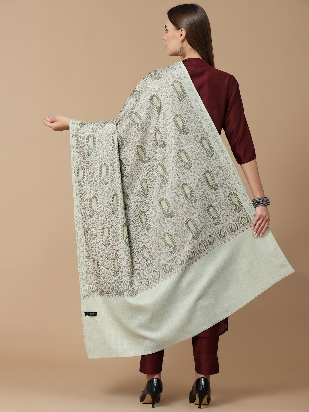 महिला पिस्ता आरी कढ़ाई ऊनी शॉल