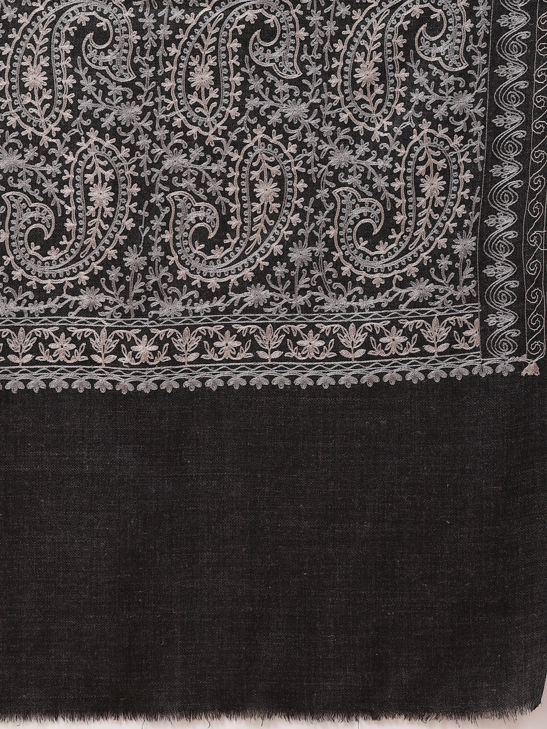 महिलाओं के लिए ग्रे-काला रेशमी आरी कढ़ाई वाला ऊनी शॉल