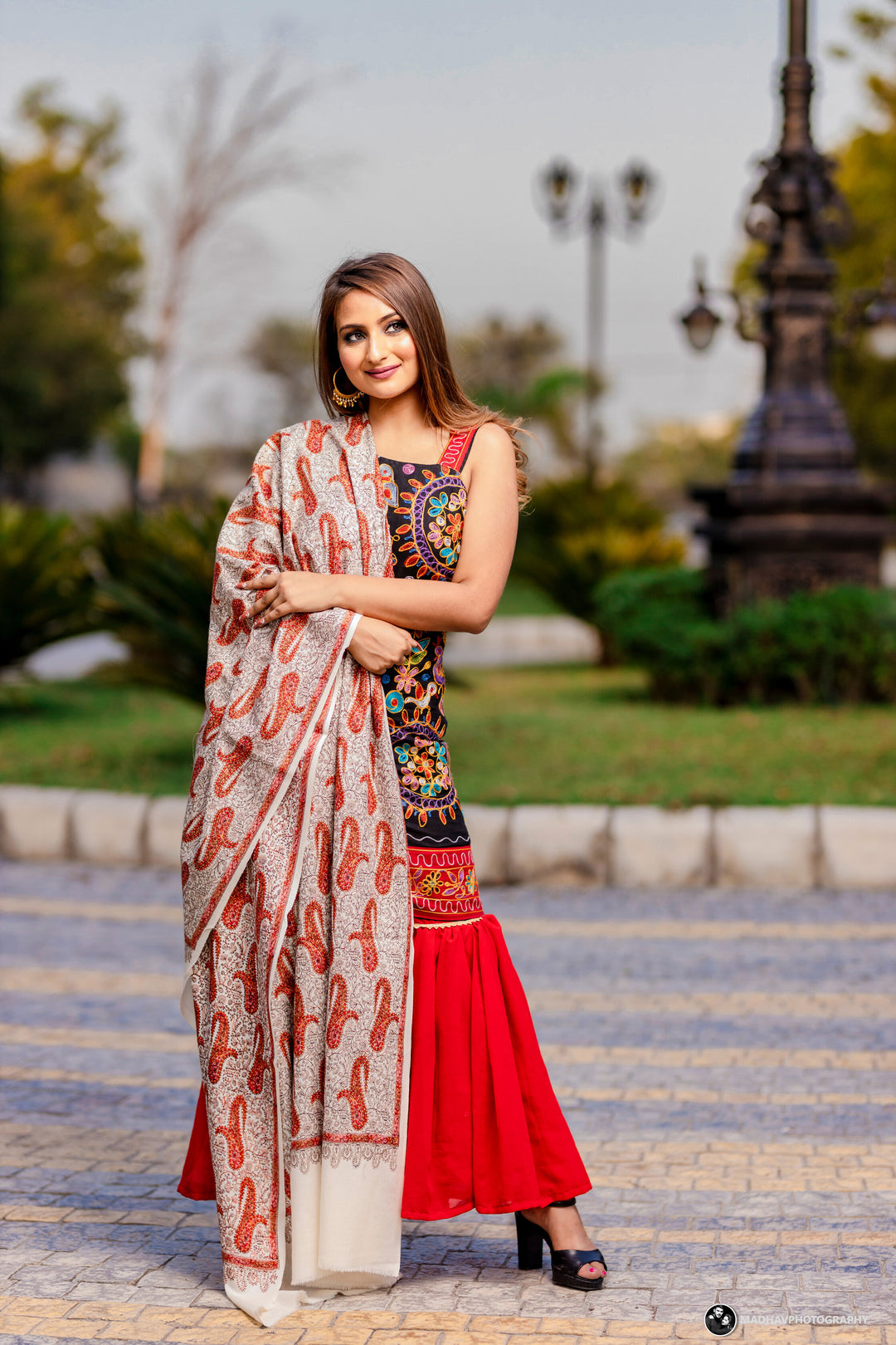 Women's Jamawar Aari Embroidered Wool Shawl
