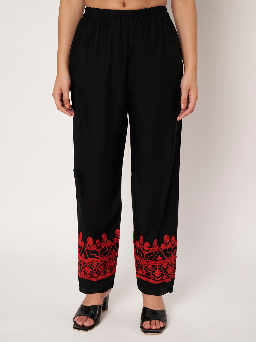 Women Embroidered Kurta Set with Pants