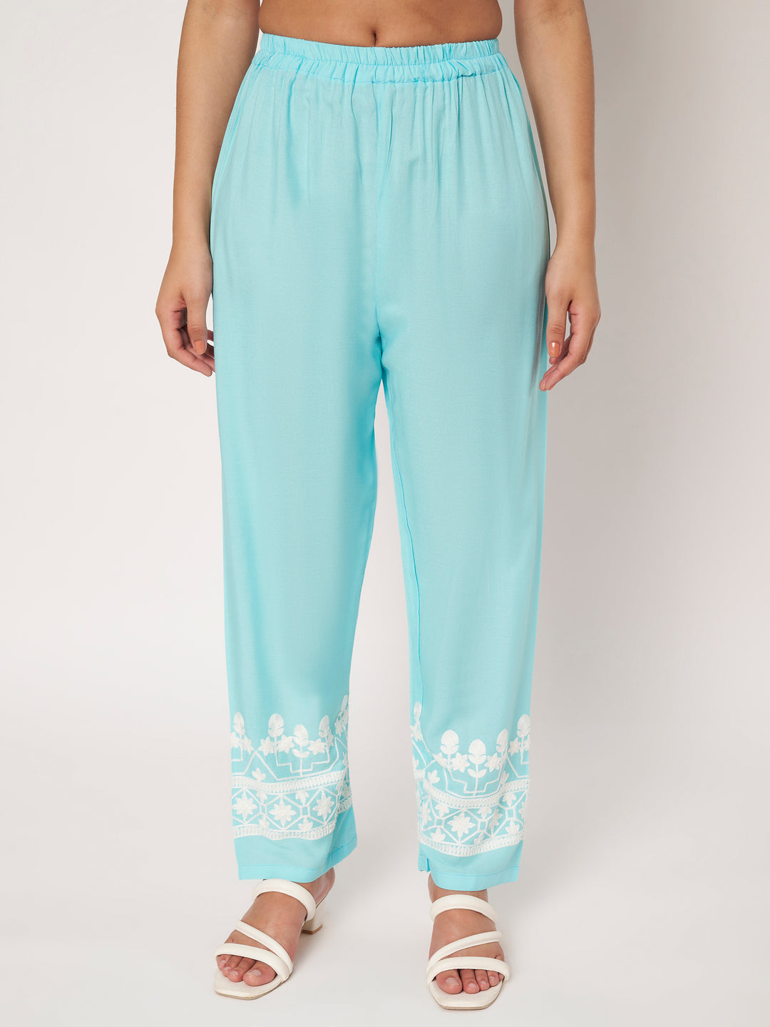 Women Embroidered Kurta Set with Pants