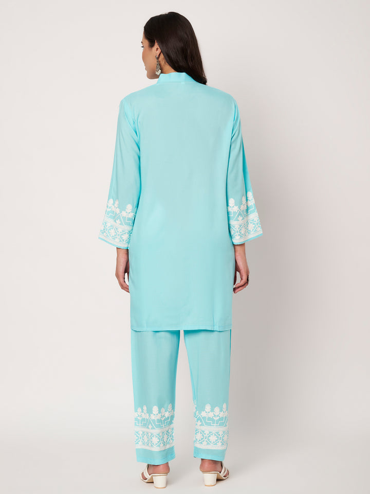 Women Embroidered Kurta Set with Pants