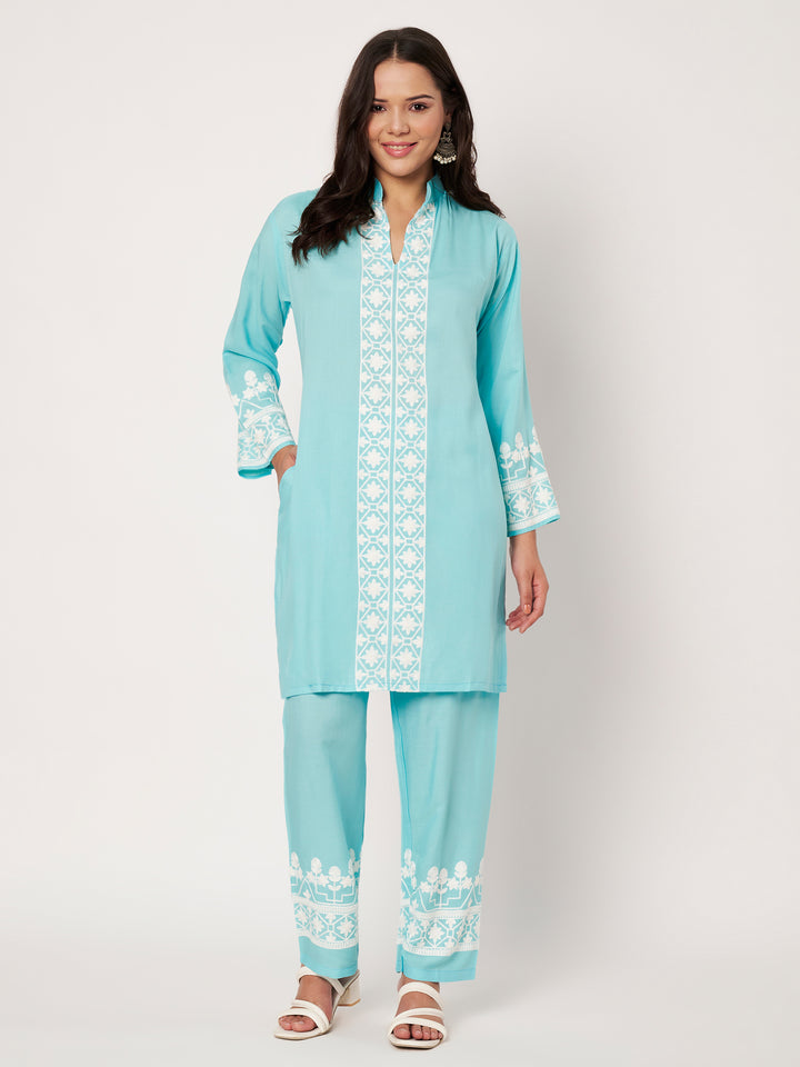 Women Embroidered Kurta Set with Pants
