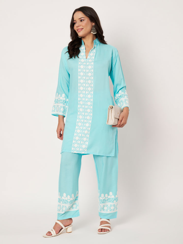 Women Embroidered Kurta Set with Pants