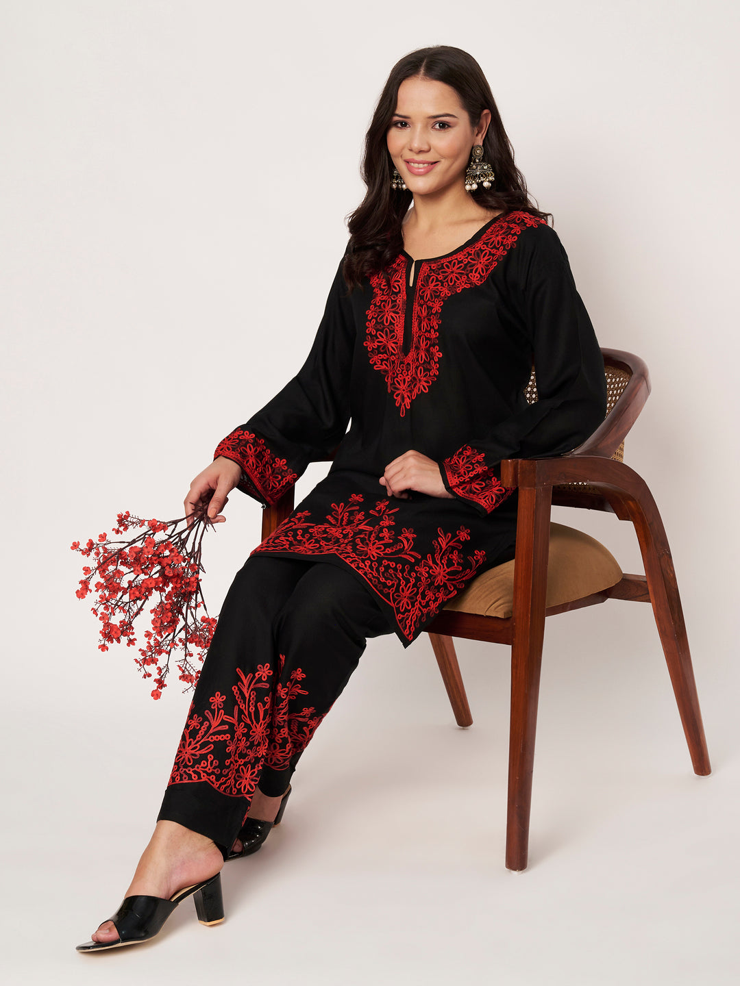 Women Embroidered Kurta & Pant Set | Floral Work