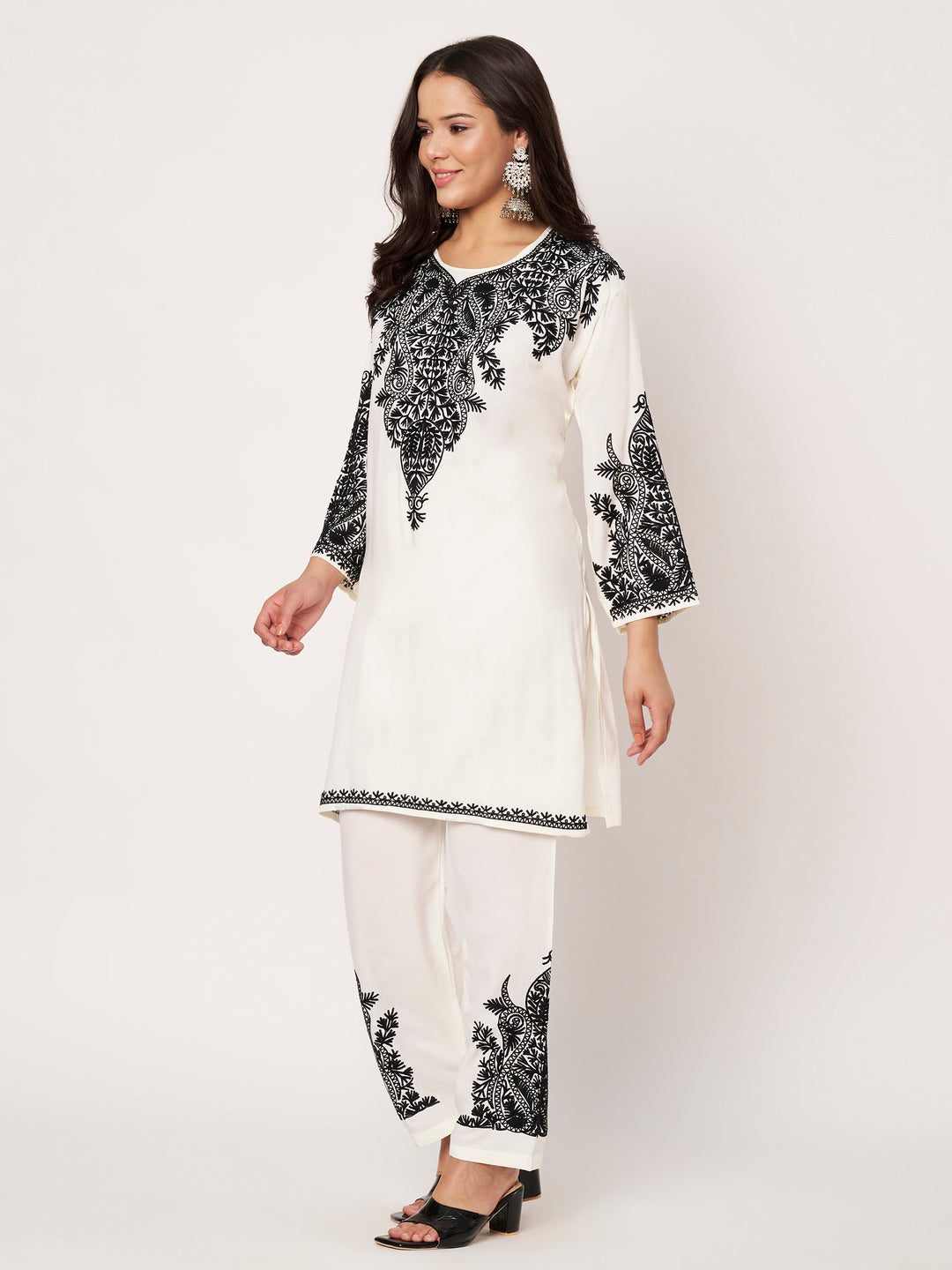 Women Floral Embroidered Kurta Palazzo Set