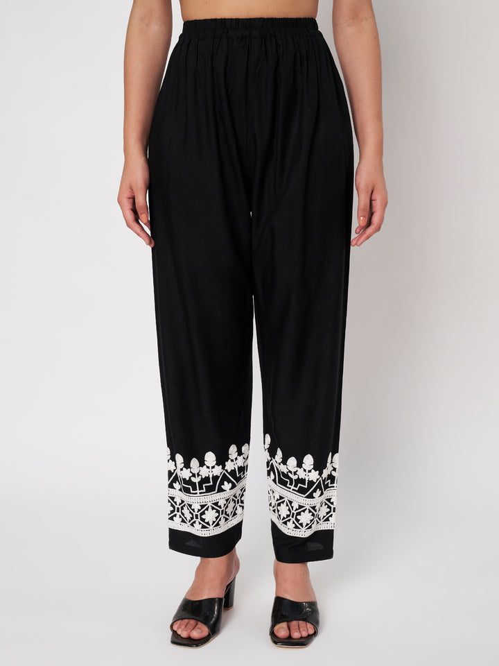 Women Embroidered Kurta Set with Pants