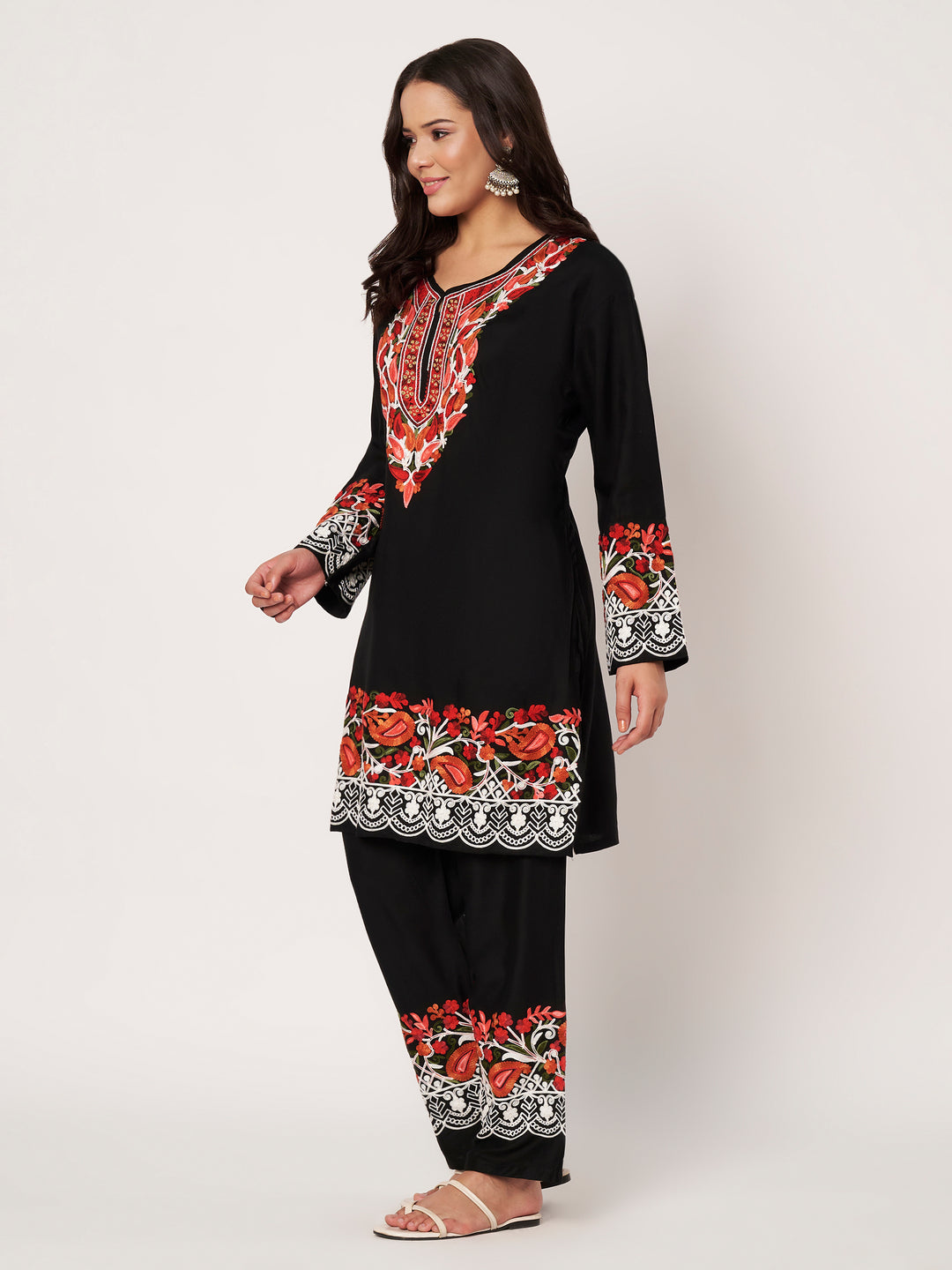 Women Floral Embroidered Kurta Palazzo Set