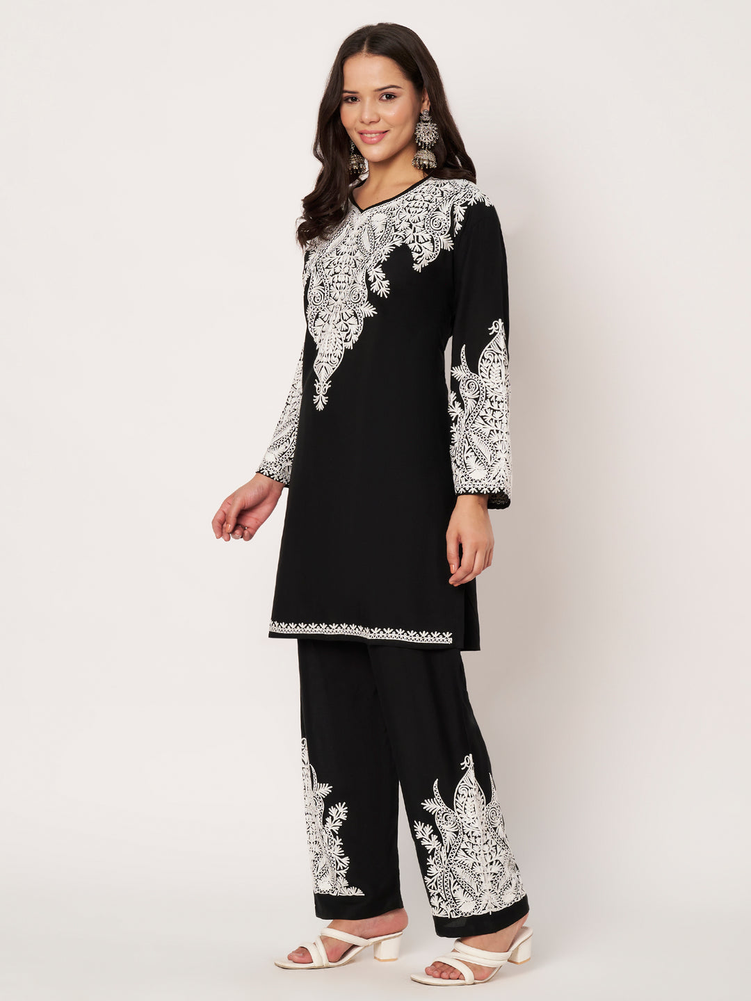 Women Floral Embroidered Kurta Palazzo Set