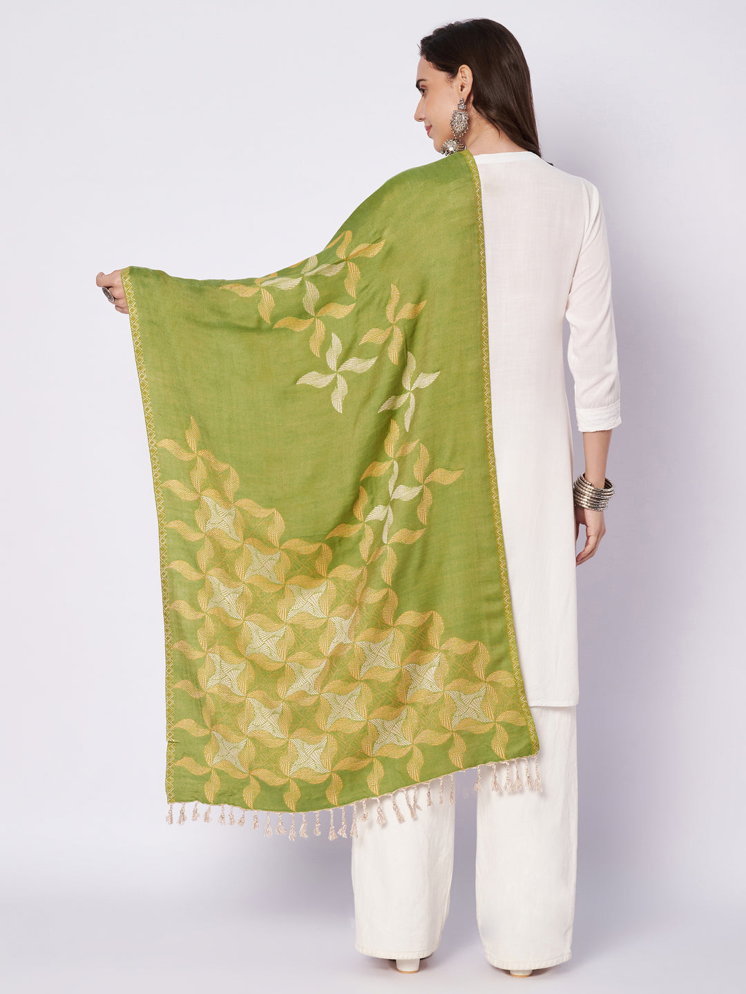 महिलाओं के लिए ऊनी स्टोल 