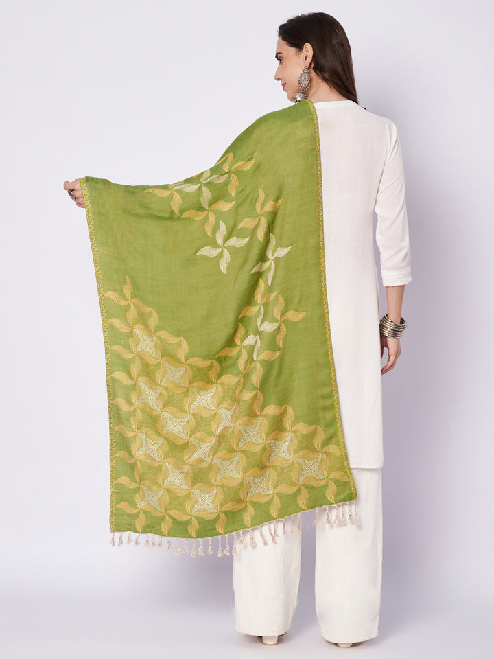 महिलाओं के लिए ऊनी स्टोल 