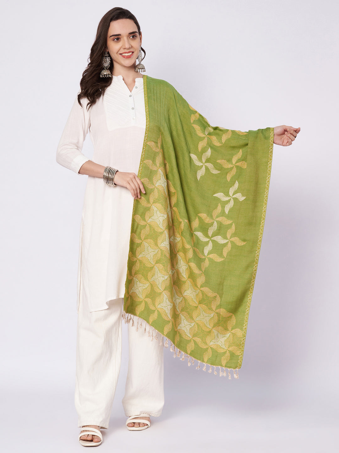 महिलाओं के लिए ऊनी स्टोल 