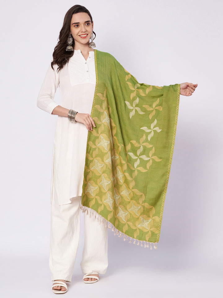 महिलाओं के लिए ऊनी स्टोल 