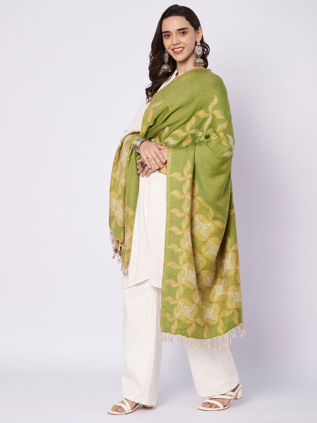 महिलाओं के लिए ऊनी स्टोल 