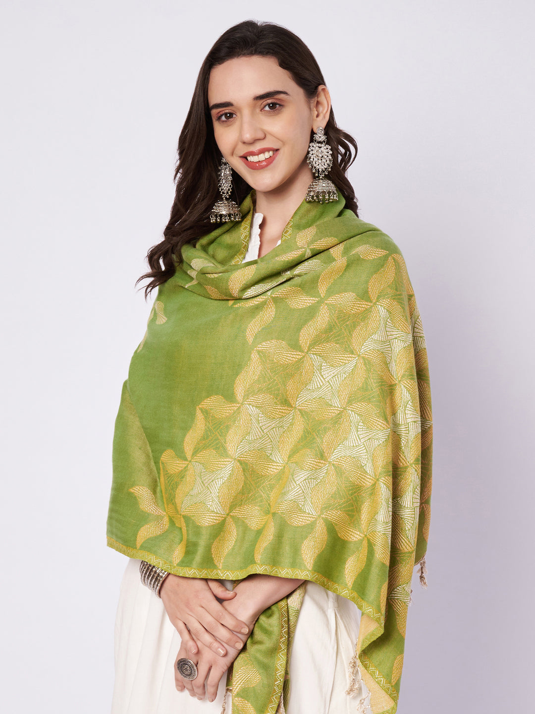 महिलाओं के लिए ऊनी स्टोल 