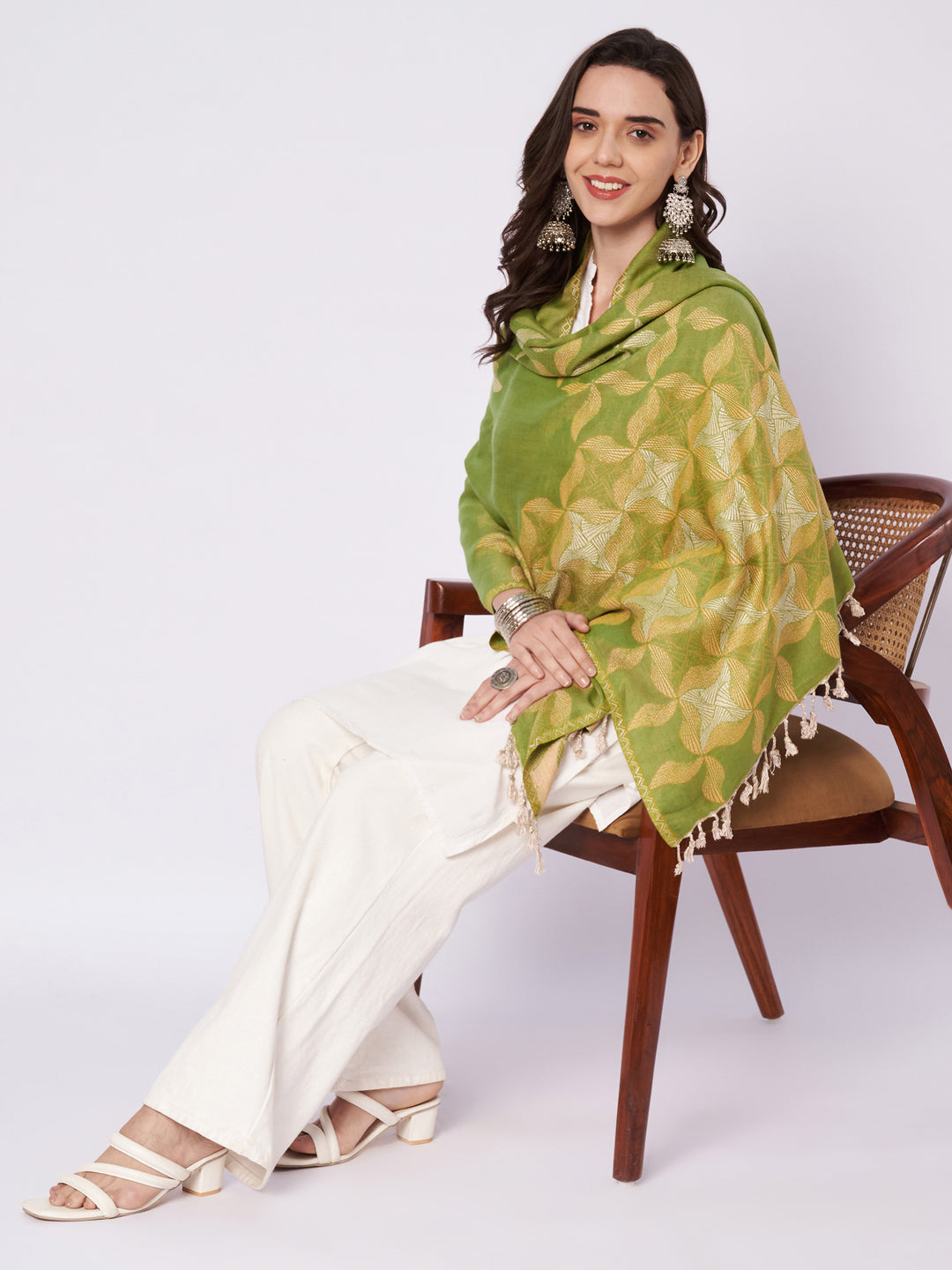 महिलाओं के लिए ऊनी स्टोल 